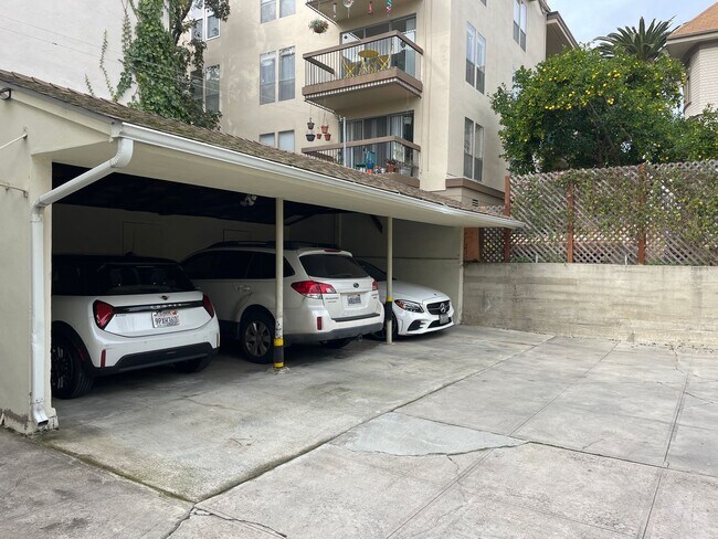 Building Photo - 655 Oakland Ave