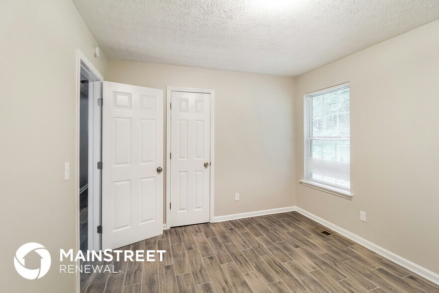 Building Photo - 6820 Summit View Dr