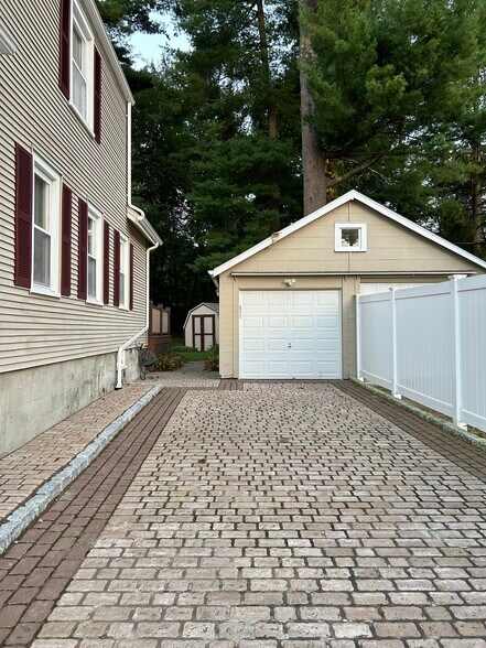 Building Photo - 102 Cottage Rd