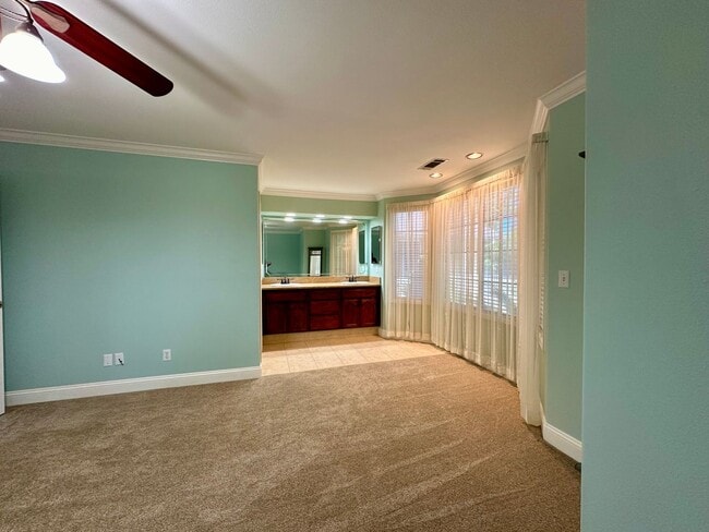 Building Photo - Beautiful well maintained home! Excellent ...