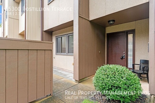 Building Photo - 15300 Postillion Terrace