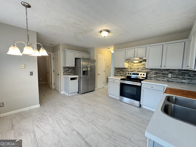 Building Photo - 2121 Silva Ct