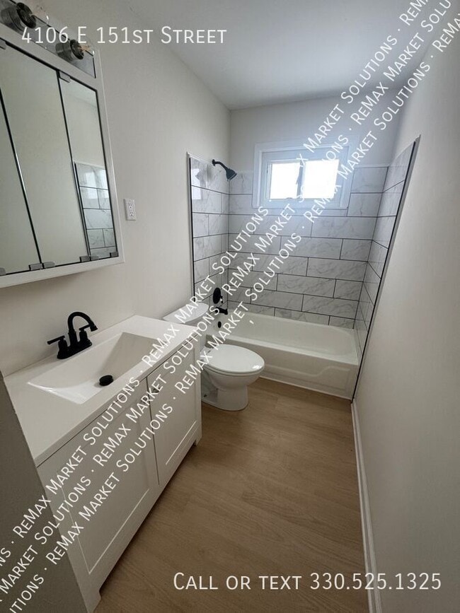 Building Photo - 4106 E 151st St