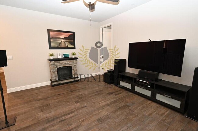 Building Photo - 1439 E Via Albero Dr