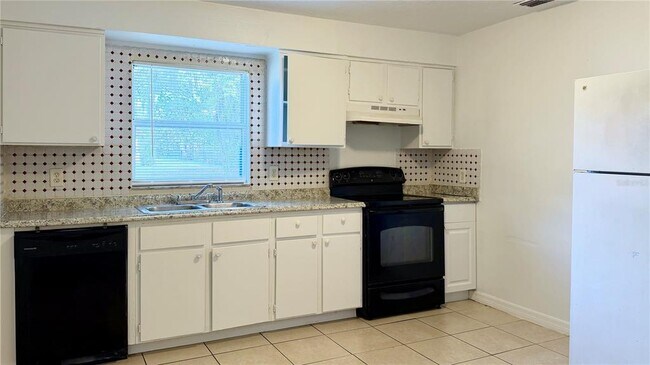 Building Photo - 1905 Park Manor Dr