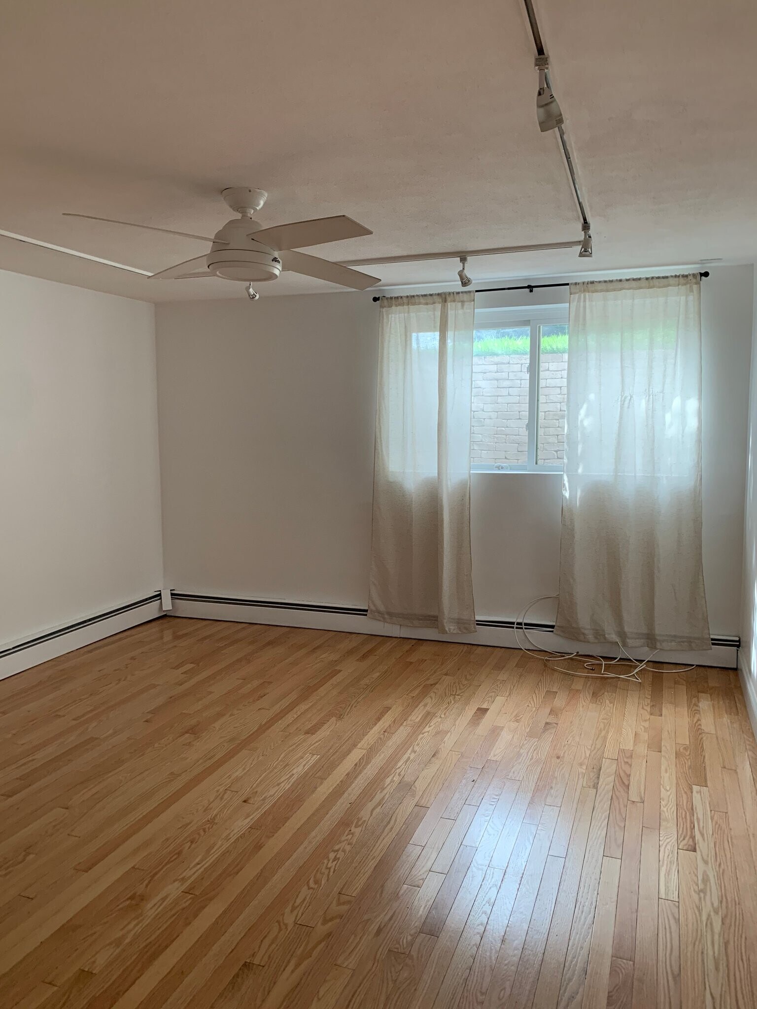 Building Photo - 11 Bridge St