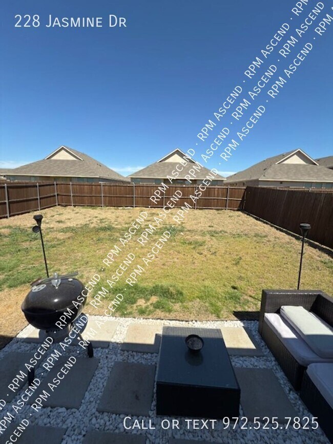 Building Photo - 228 Jasmine Dr