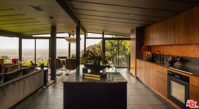 Building Photo - 2505 Carman Crest Dr