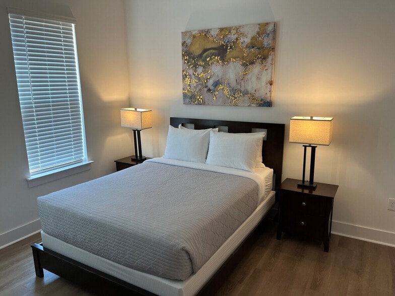 Building Photo - 611 Cooper River Cir