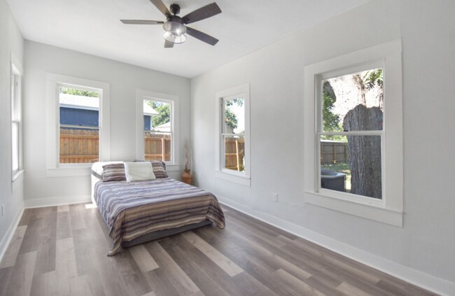 Building Photo - 823 N Palmetto Ave