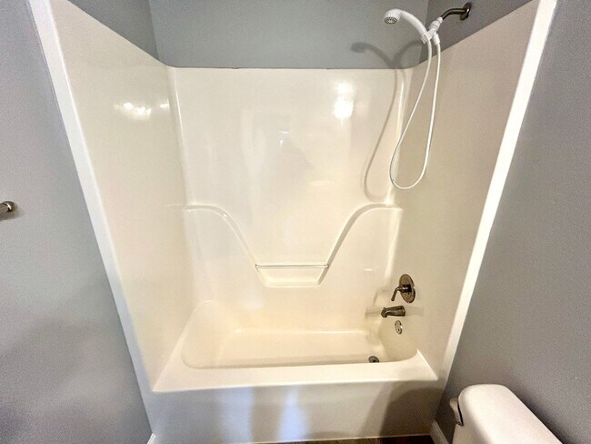 Building Photo - 3 bedroom 2 bath modern style home minutes from Centerton Main!!