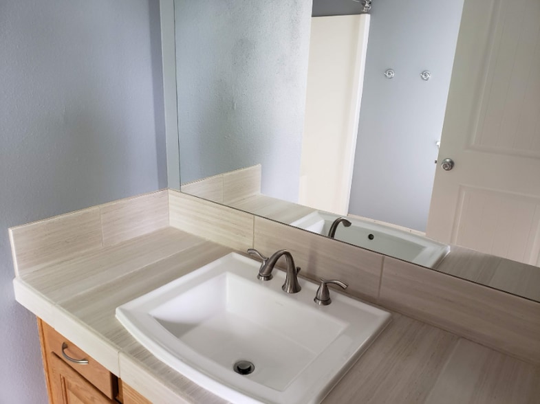 Building Photo - 770 Hyacinth St