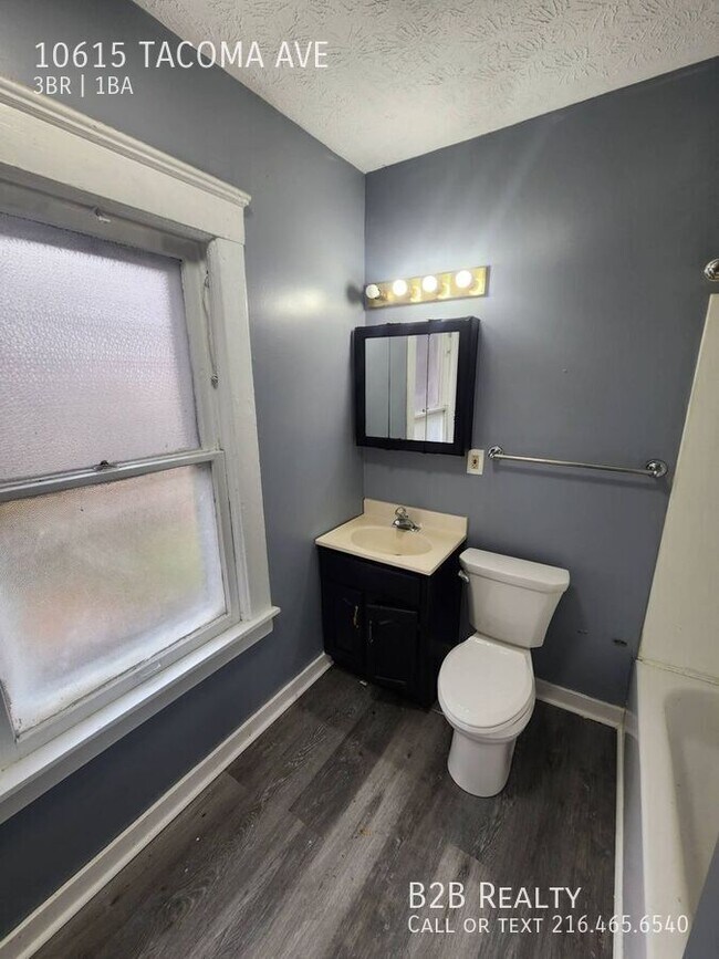 Building Photo - 10615 Tacoma Ave