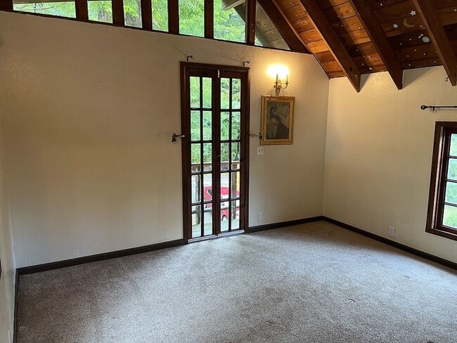 Building Photo - 4548-4576 Greenwood Heights Dr