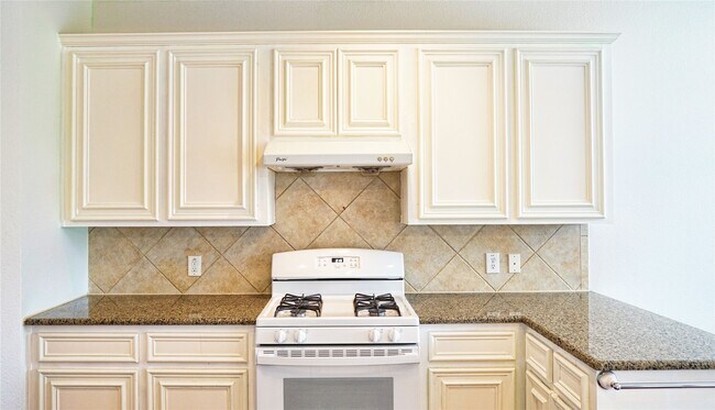 Building Photo - 22147 Canyonwood Park Ln