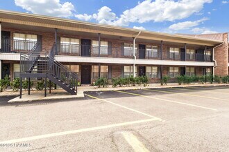 Building Photo - 112 Hillside Dr