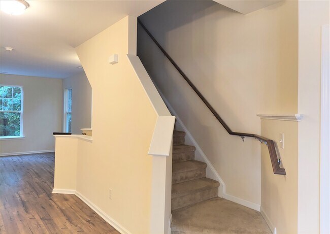 Building Photo - 6567 Revere St