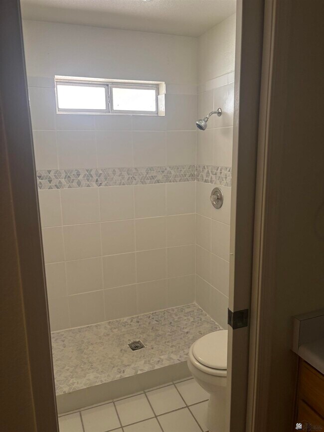 Building Photo - 2605 W 12th Pl