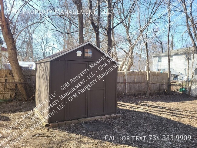 Building Photo - 2310 Deerfield Ct