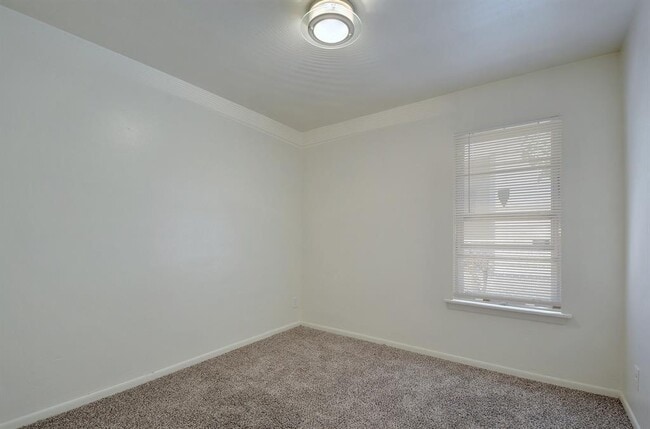 Building Photo - 129 Coleman St