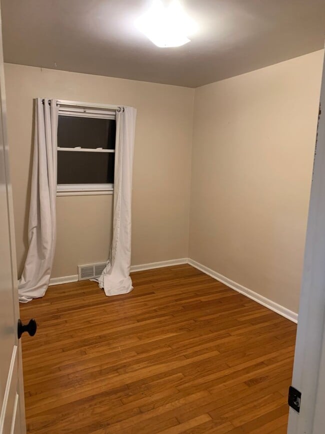 Building Photo - Wonderful 4 bedroom + South Burlington home