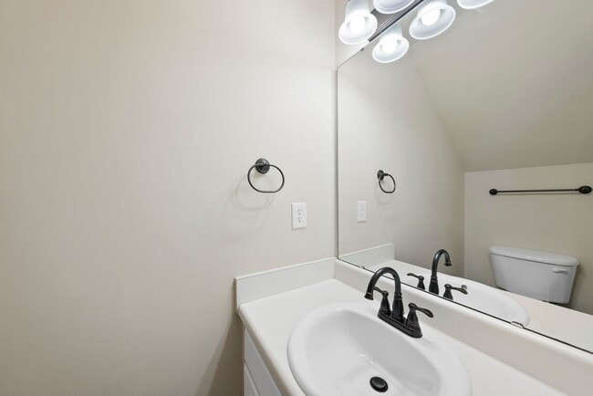 Building Photo - %16 Walnut Woods DR