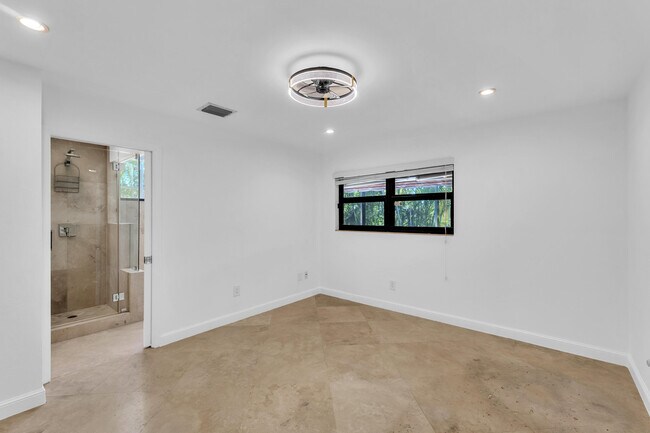 Building Photo - 2119 N 14th Terrace