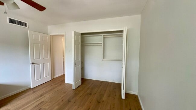 Building Photo - 3809 N Braeswood Blvd