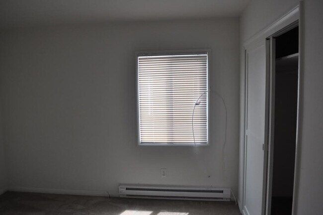 Building Photo - Affordable 2BR/1BA Detached Single Family ...