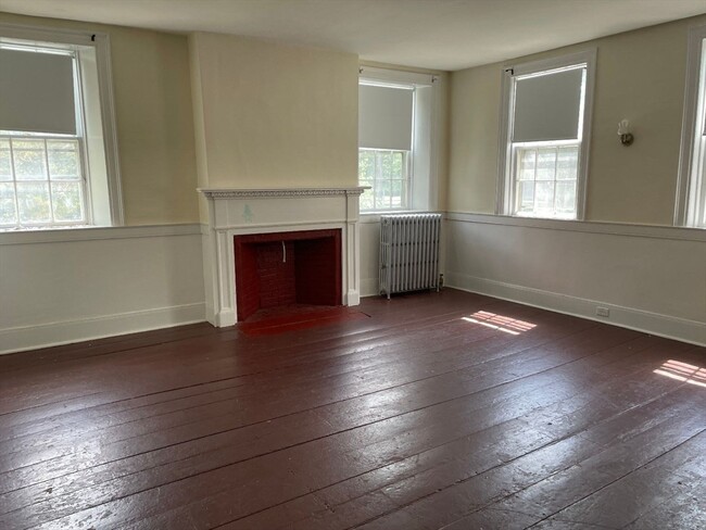 Building Photo - 329 Bedford St