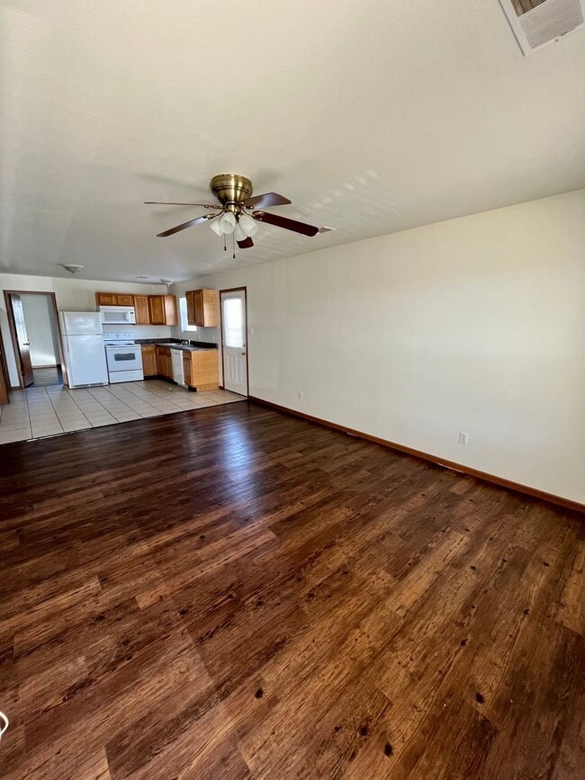 Building Photo - All Inclusive | 2 Bedroom | 1.5 Bathroom | Duplex