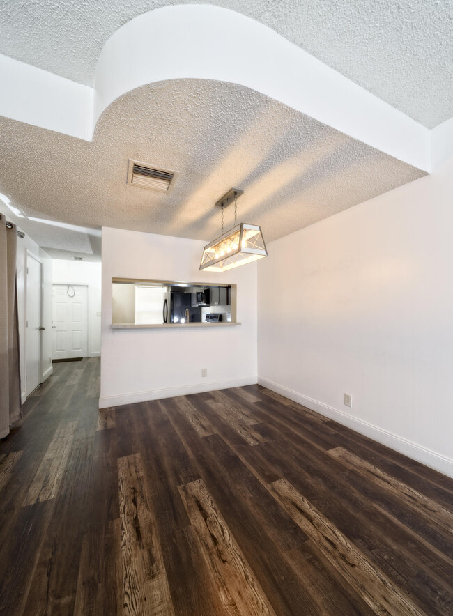 Building Photo - 4972 SW 31st Terrace