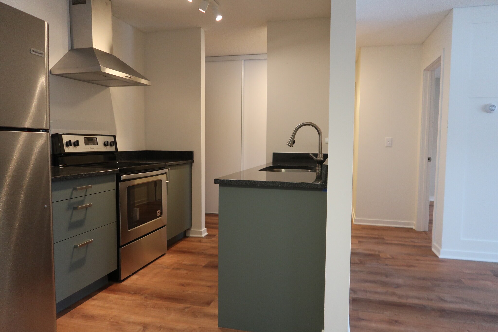 Kitchen - 2616 Harriet Ave S #203