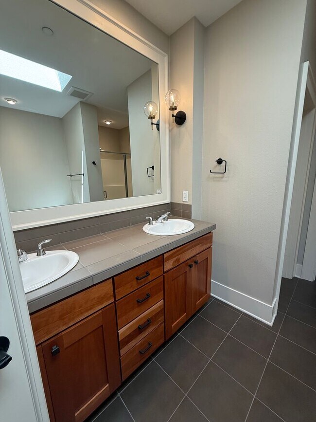 Building Photo - 10108 SW Morrison St
