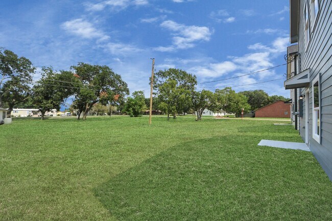 Building Photo - 406 N 4th St