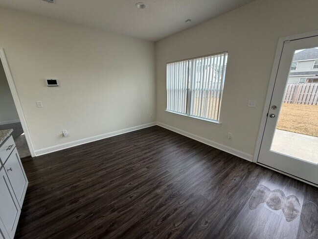 Building Photo - FOR RENT