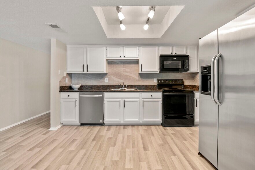 Building Photo - 14777 Wunderlich Dr