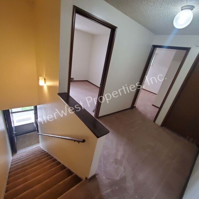 Building Photo - JOHNS01