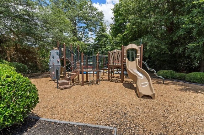 Building Photo - 906 Wedgewood Way