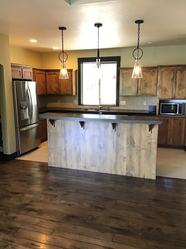 Building Photo - Gorgeous 4 Bedroom Home on Awbrey Butte!