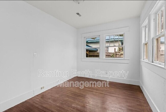 Building Photo - 4745 Court S