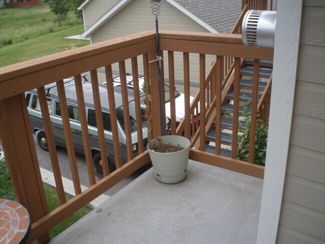 Building Photo - 3 Bedroom, 2 Bath Condo Fully Furnished