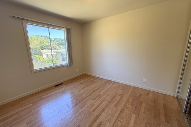 Building Photo - Spacious 3-Bedroom Home with Hardwood Floors & Large Backyard in South San Francisco