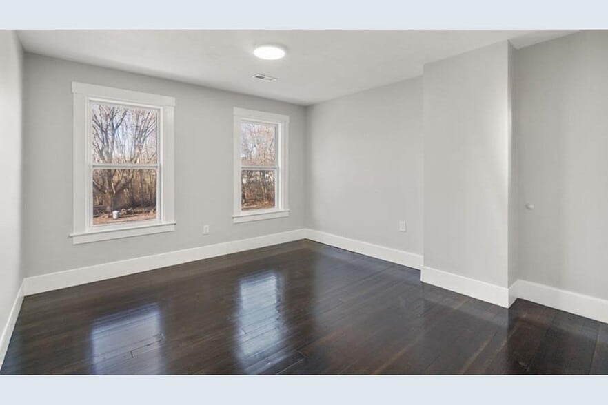 Building Photo - 41 Watch St