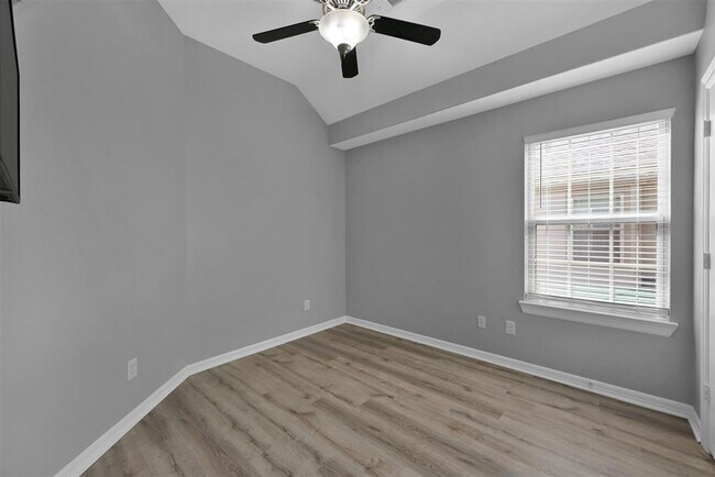 Building Photo - 91 Aventura Pl