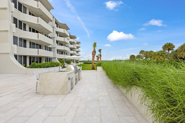 Building Photo - 2773 S Ocean Blvd