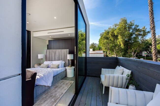 Building Photo - Architectural 1-Bed Designer Residence wit...