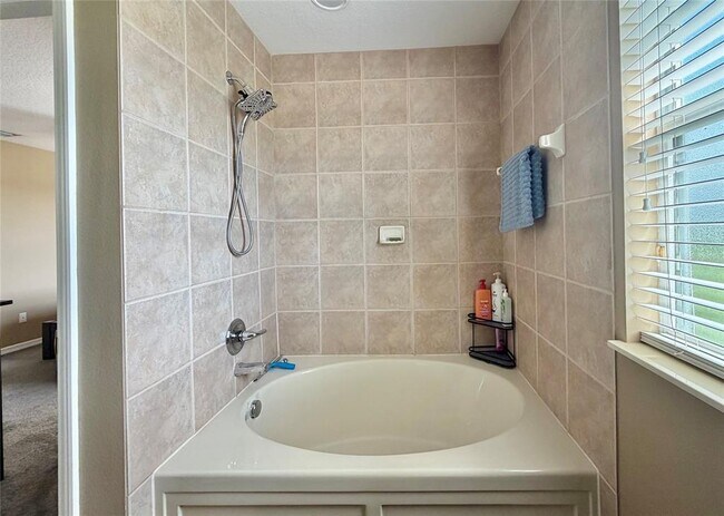 Building Photo - 1720 Retreat View Cir