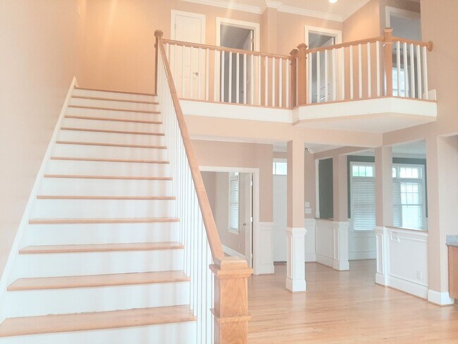 Building Photo - Beautiful 4 Bedroom Home in Chapel Hill