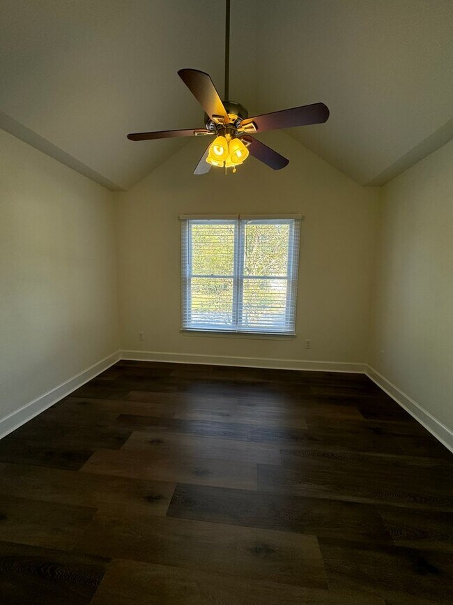 Building Photo - Updated House in Hampton Park!